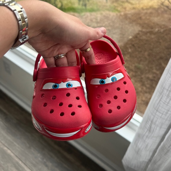 Crocs Boys' Lightning McQueen Clogs 9c - Picture 2 of 5